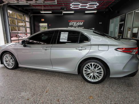 Used 2019 Toyota Camry XLE image 2