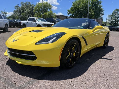 Used 2017 Chevrolet Corvette Stingray Coupe w/ 1LT RWD image 3