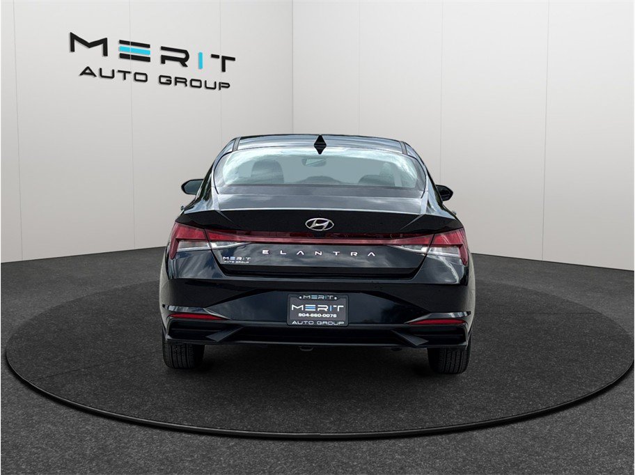Used 2023 Hyundai Elantra SEL FWD image 8