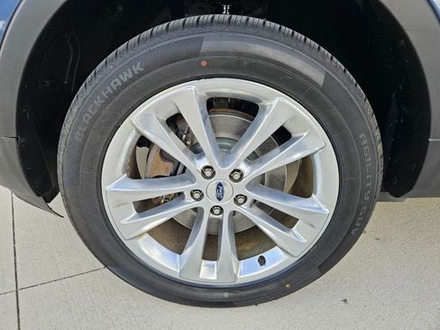 Used 2018 Ford Explorer XLT w/ Equipment Group 202A AWD/4WD image 8