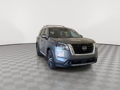 Used 2024 Nissan Pathfinder Platinum w/ Cargo Package AWD/4WD image 2