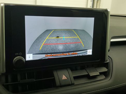 Certified 2025 Toyota RAV4 LE FWD image 28