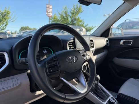 Certified 2025 Hyundai Venue SEL FWD image 6