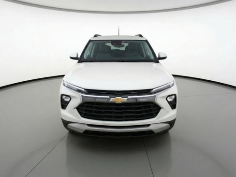 Used 2025 Chevrolet TrailBlazer LT FWD image 2