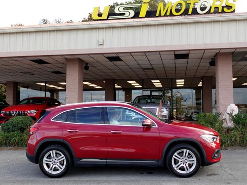 Used 2021 Mercedes-Benz GLA 250 4MATIC w/ Premium Package image 2