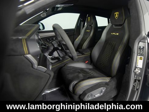 Used 2024 Lamborghini Urus Performante AWD/4WD image 32