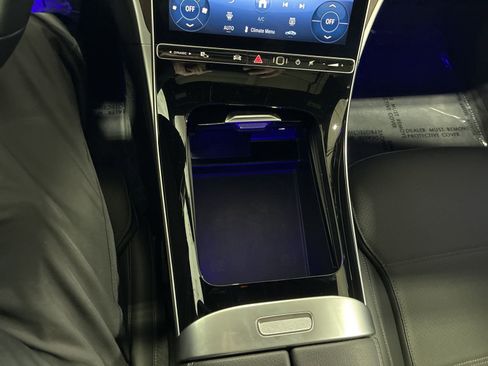 Used 2025 Mercedes-Benz C 300 4MATIC Sedan image 18