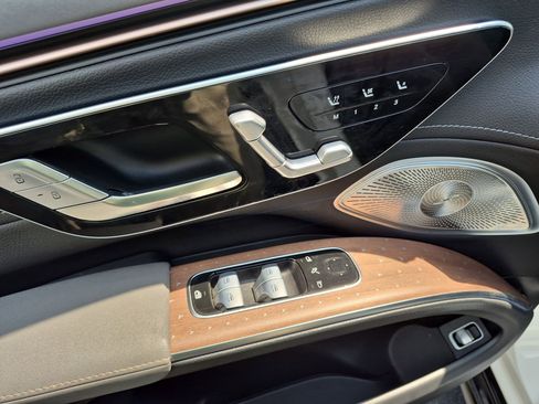 Certified 2023 Mercedes-Benz EQS 580 4MATIC SUV w/ Pinnacle Trim Package image 15