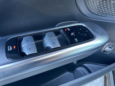 Used 2024 Mercedes-Benz C 300 4MATIC Sedan image 11