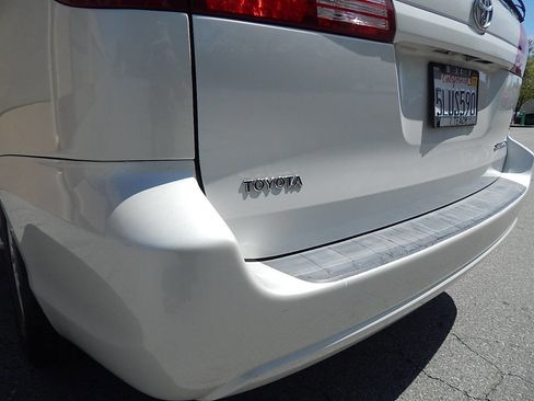 Used 2005 Toyota Sienna XLE Limited image 22