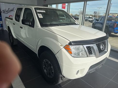 Used 2019 Nissan Frontier Desert Runner image 3