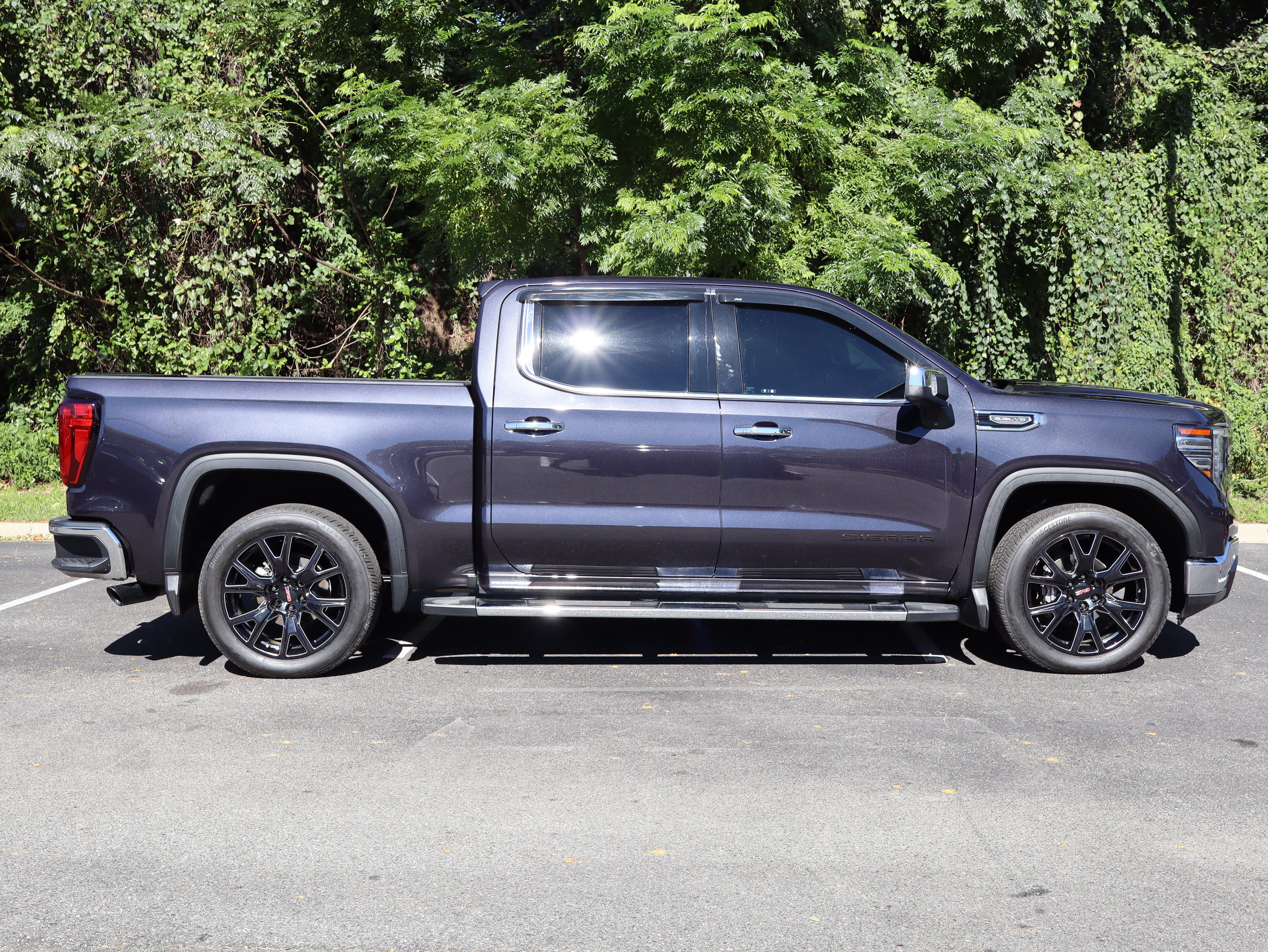 Used 2022 GMC Sierra 1500 SLT w/ SLT Premium Plus Package RWD image 11