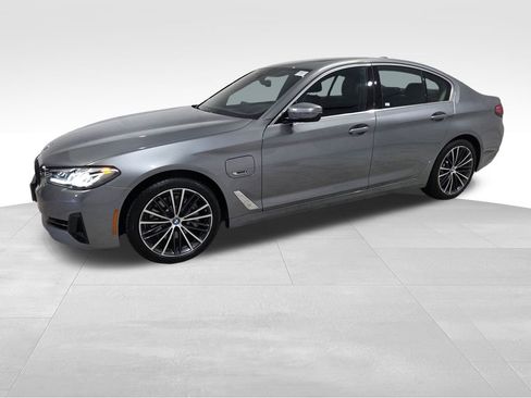 Used 2023 BMW 530e xDrive w/ Premium Package image 19