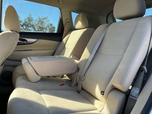 Used 2015 Nissan Rogue SV w/ SV Premium Package image 18