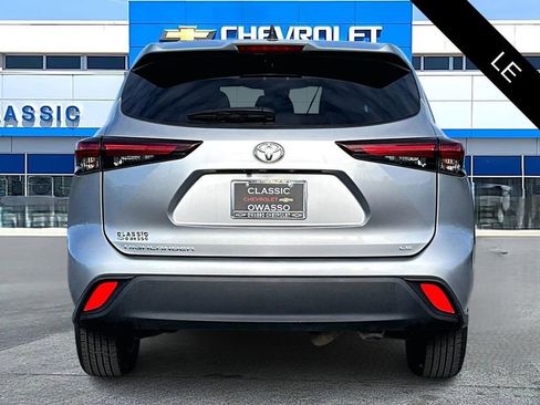 Used 2024 Toyota Highlander LE image 6