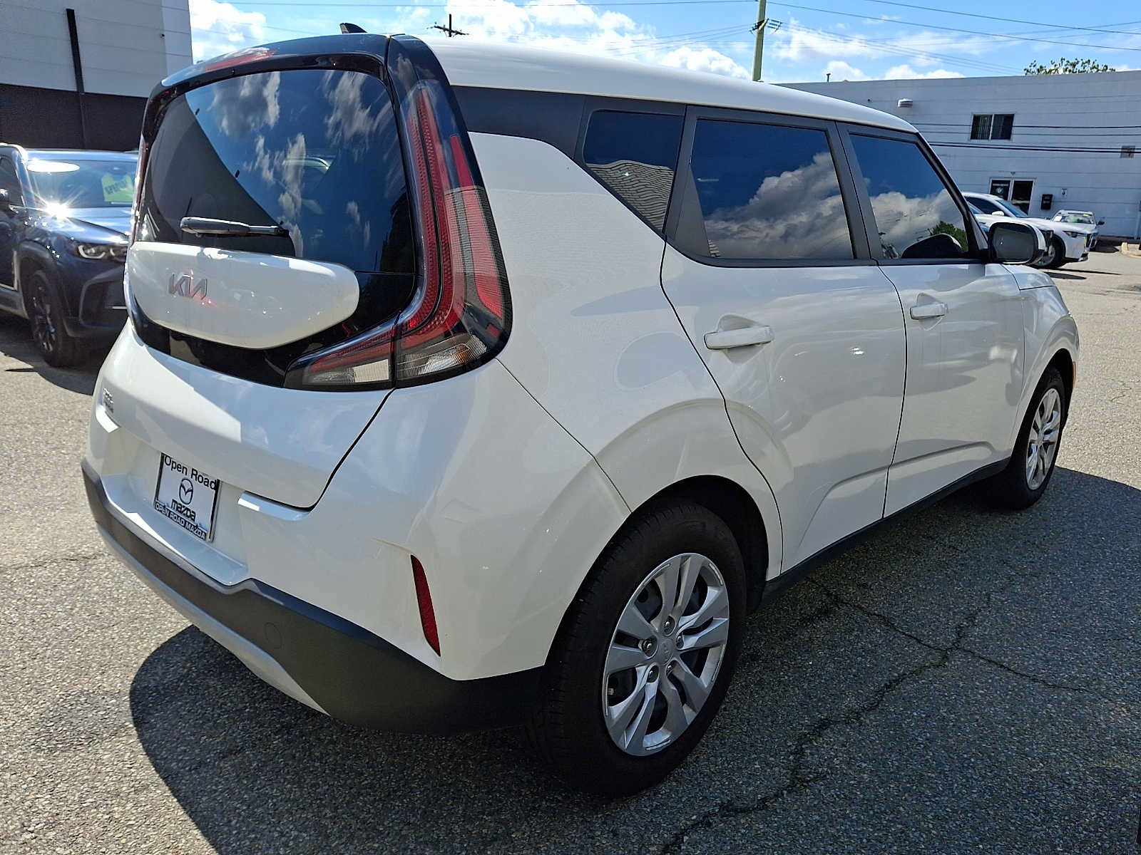 Used 2023 Kia Soul LX FWD image 4