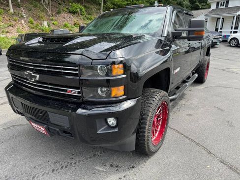 Used 2019 Chevrolet Silverado 2500 LT w/ Midnight Edition AWD/4WD image 1