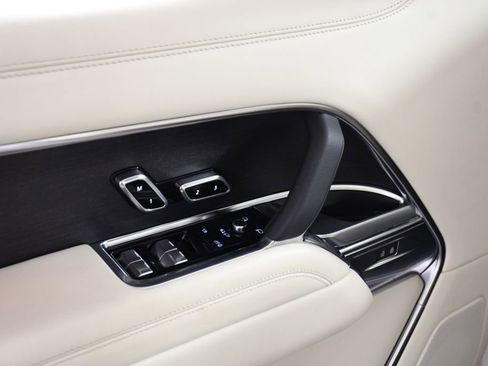 Used 2024 Land Rover Range Rover SE image 14