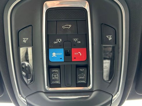 Used 2022 Jeep Grand Cherokee L Laredo AWD/4WD image 30