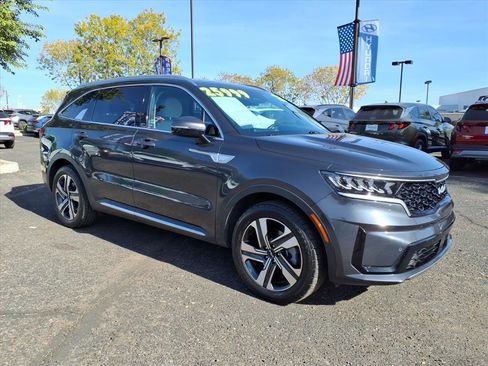 Used 2023 Kia Sorento EX image 3