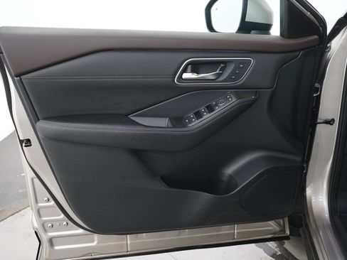 Used 2023 Nissan Rogue Platinum AWD/4WD image 21