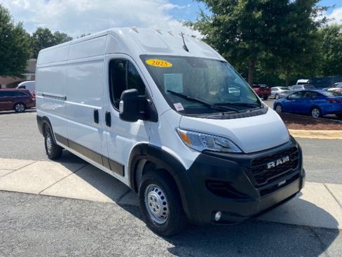 Used 2025 RAM ProMaster 2500 w/ Convenience Group FWD image 5