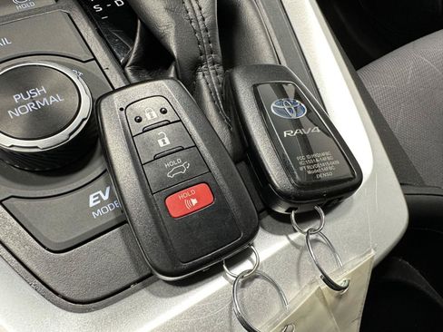 Used 2019 Toyota RAV4 XLE w/ Convenience Package AWD/4WD image 31