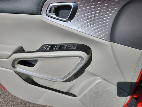 Used 2025 Kia Soul LX w/ LX Technology Package image 18
