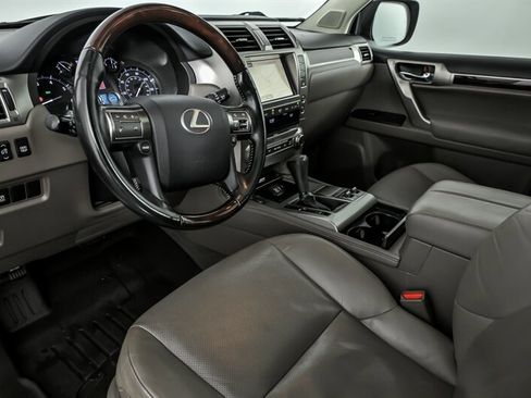 Used 2018 Lexus GX 460 image 17