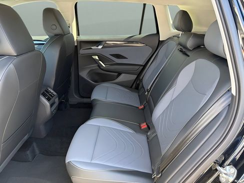 Used 2026 Volkswagen Tiguan SE AWD/4WD image 18