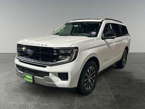 New 2025 Ford Expedition Platinum image 3