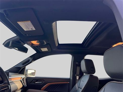 Used 2024 GMC Canyon Denali image 25