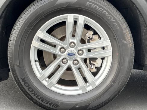 Used 2022 Ford Explorer XLT w/ Equipment Group 202A image 38