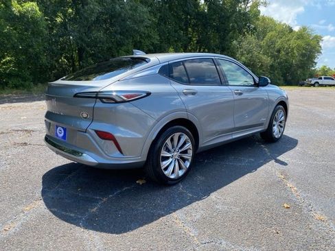 New 2025 Buick Envista Avenir image 7