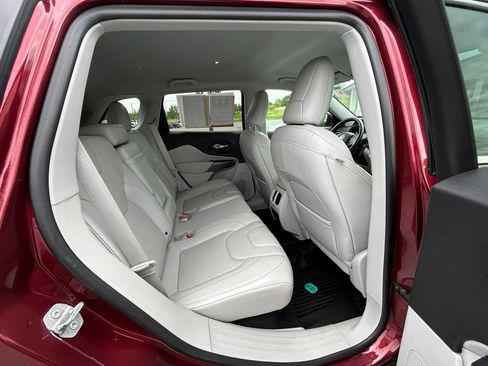 Used 2019 Jeep Cherokee Limited AWD/4WD image 40