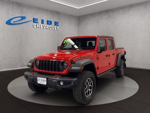 Used 2024 Jeep Gladiator Rubicon w/ Convenience Group AWD/4WD image 10