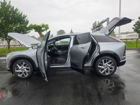 Used 2026 Cadillac Optiq Luxury 2 AWD/4WD image 14