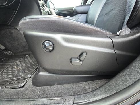 Used 2022 Jeep Grand Cherokee Laredo X AWD/4WD image 22