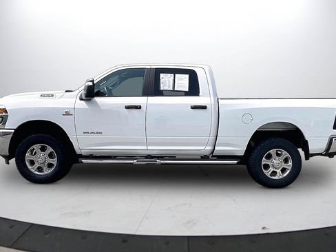 Used 2025 RAM 2500 Big Horn AWD/4WD image 5