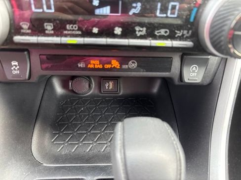 Used 2025 Toyota RAV4 XLE AWD/4WD image 18
