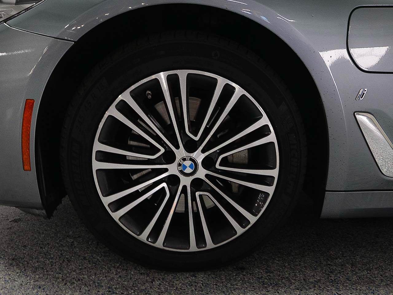 Used 2019 BMW 530e w/ Convenience Package RWD image 5