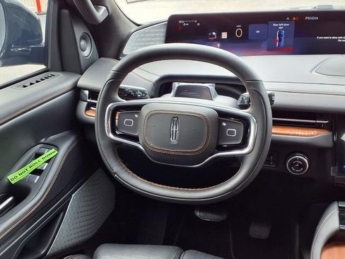 New 2026 Lincoln Navigator L Black Label AWD/4WD image 11
