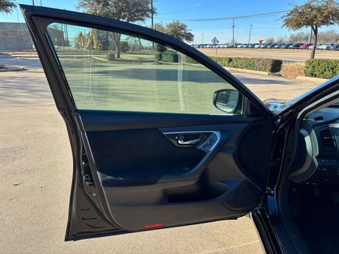 Used 2014 Nissan Altima 2.5 SV w/ Convenience Package FWD image 10