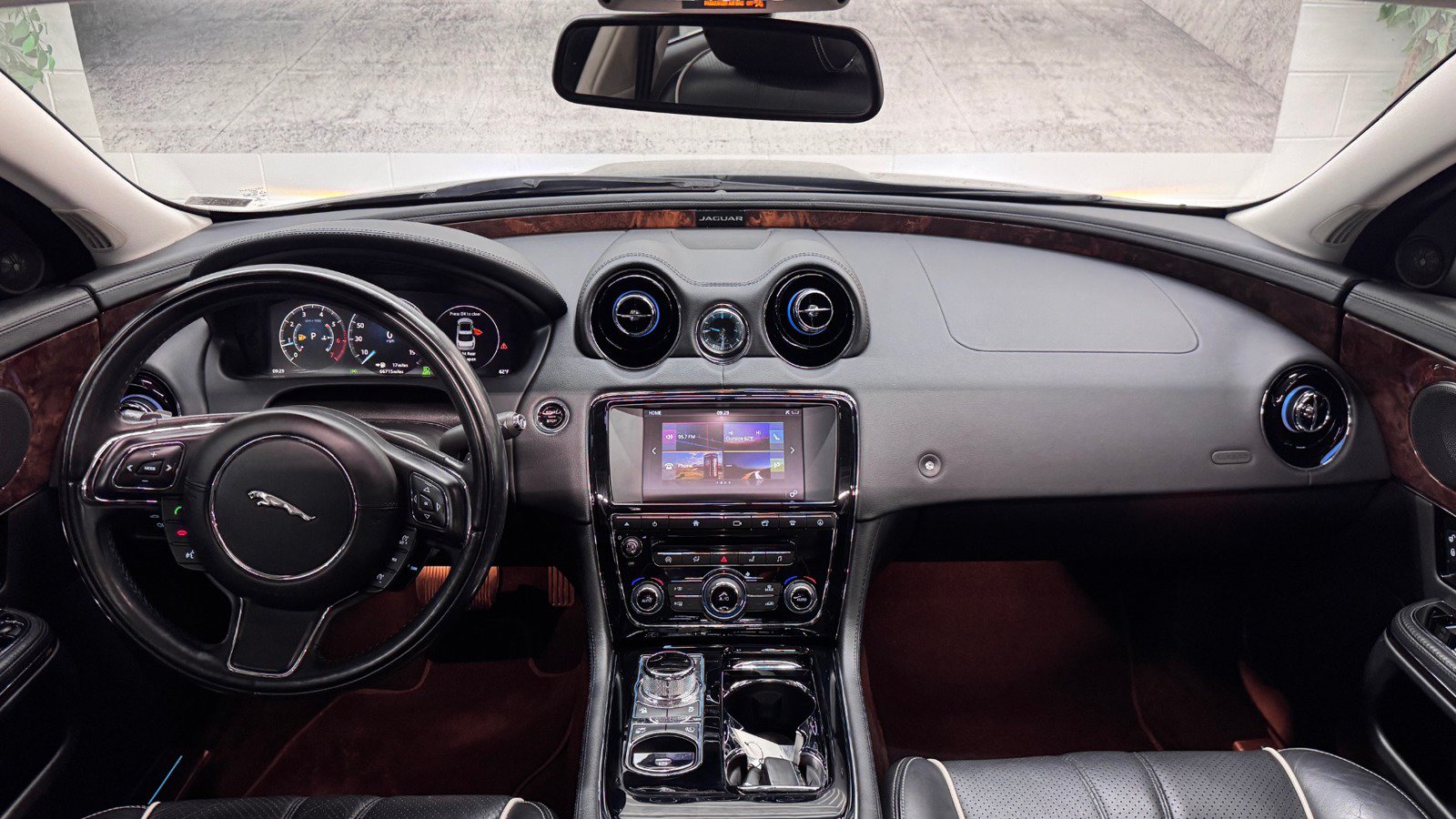 Used 2016 Jaguar XJ R-Sport AWD/4WD image 37