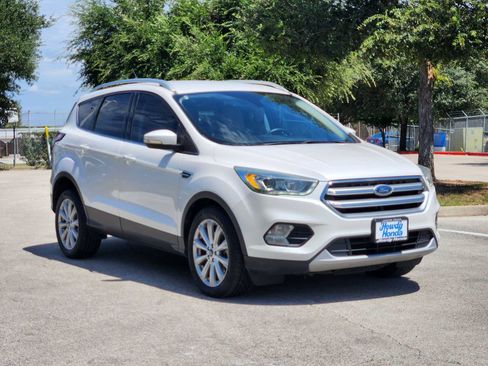 Used 2017 Ford Escape Titanium FWD image 3
