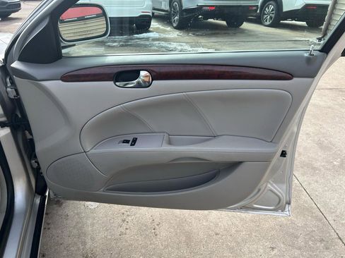 Used 2009 Buick Lucerne CX image 16