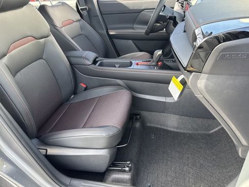 New 2025 Nissan Kicks SR image 21
