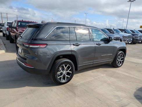 New 2025 Jeep Grand Cherokee Limited image 2