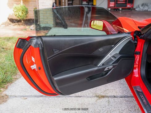 Used 2019 Chevrolet Corvette Stingray Coupe w/ Carbon Flash Badge Package image 33