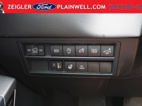 Used 2025 Toyota Tundra Limited AWD/4WD image 25